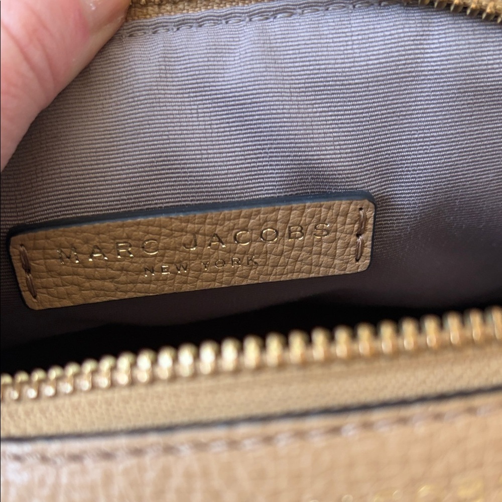Marc Jacobs Camel TanCrossbody Pebble Shutter - Picture 7 of 13